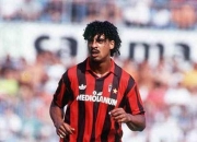 包含沃尔夫斯堡重要比赛惨败，危机四伏的词条