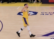 湖人爆发新星，东契奇刷新纪录，复出首战轰40分球队迎来希望！