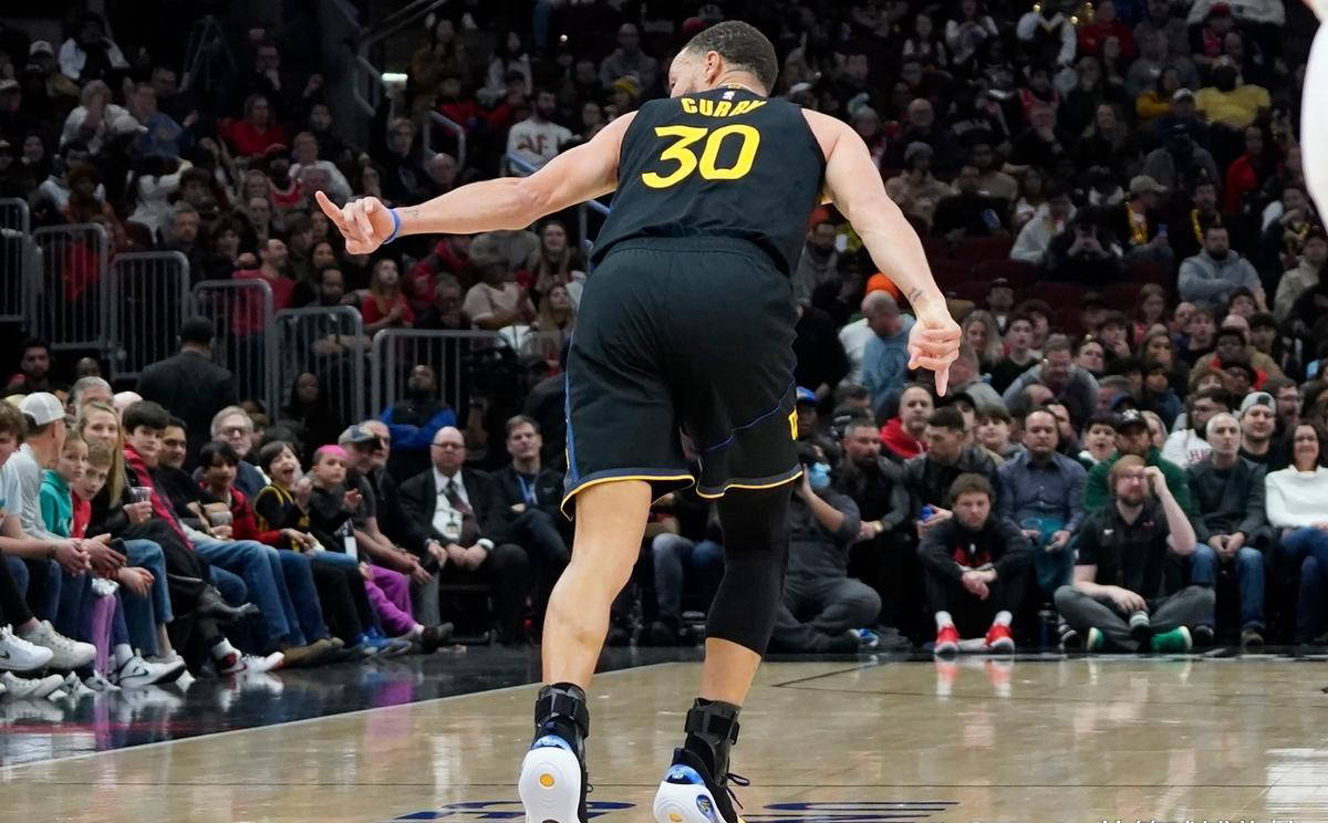 勇士惊艳全场,全明星入选助攻爆棚,黄蜂逆转取胜! 勇士惊艳全场,全明星入选助攻爆棚,黄蜂逆转取胜!